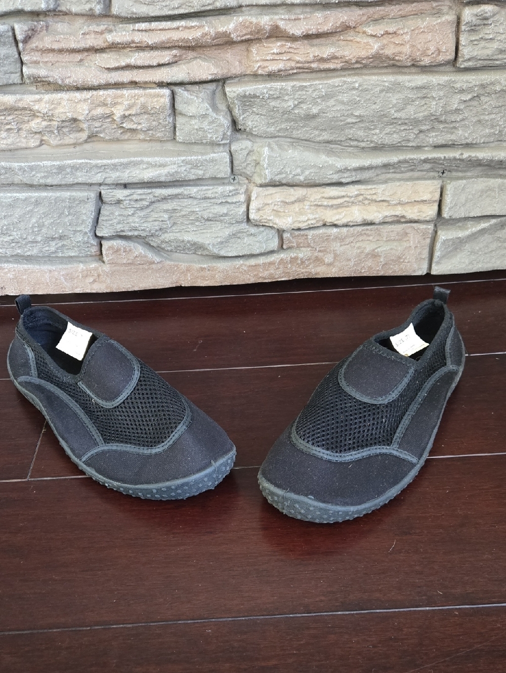 Black Slip-On Water Shoes - Mesh Athletic Flats Size 7